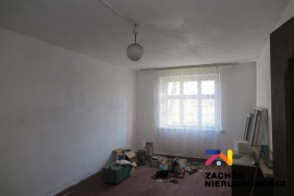 Dom z budynkami gospodarczymi- Karczówka